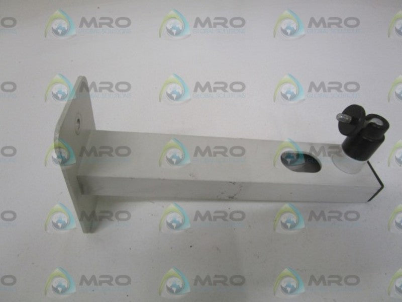 PELCO EM4450 MOUNT WITH FEED THRU UNMP