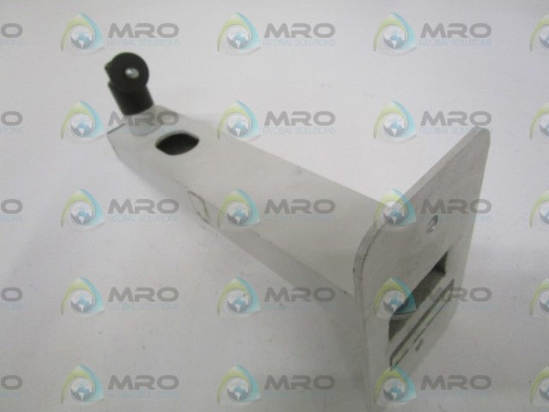 PELCO EM4450 MOUNT WITH FEED THRU UNMP
