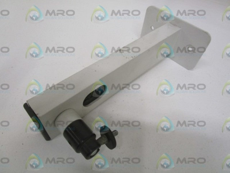 PELCO EM4450 MOUNT WITH FEED THRU UNMP