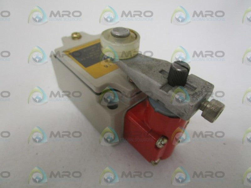 OMRON D4B-2116 LIMIT SWITCH UNMP