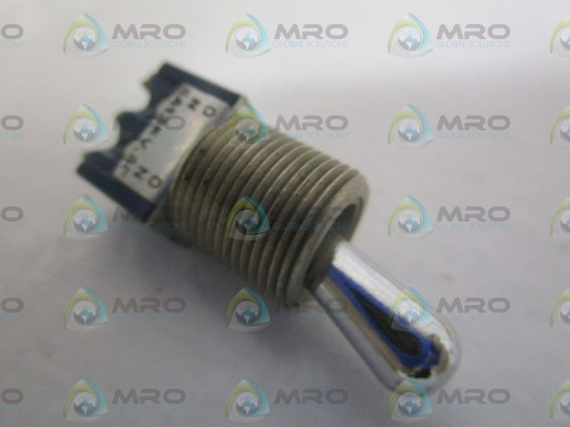 FUJI ELECTRIC 8B1011 TOGGLE SWITCH UNMP