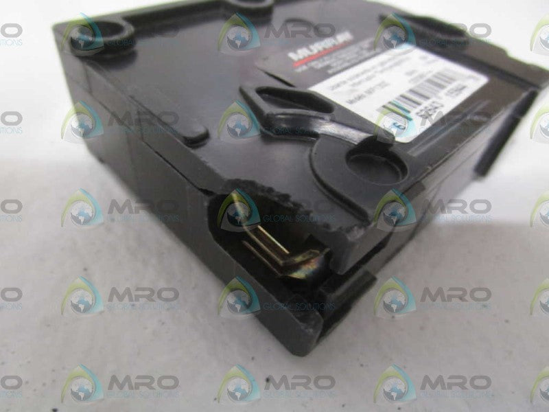 MURRAY MP130Z CIRCUIT BREAKER 30A (CRACKED) NSNP