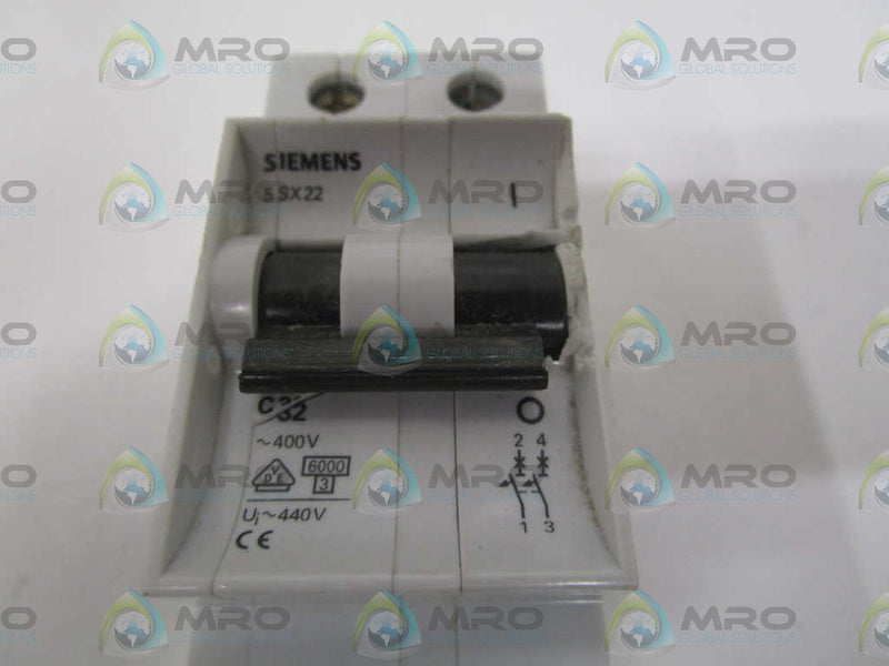 SIEMENS 5SX2232-7 CIRCUIT BREAKER 32A (CRACKED/CHIPPED) UNMP