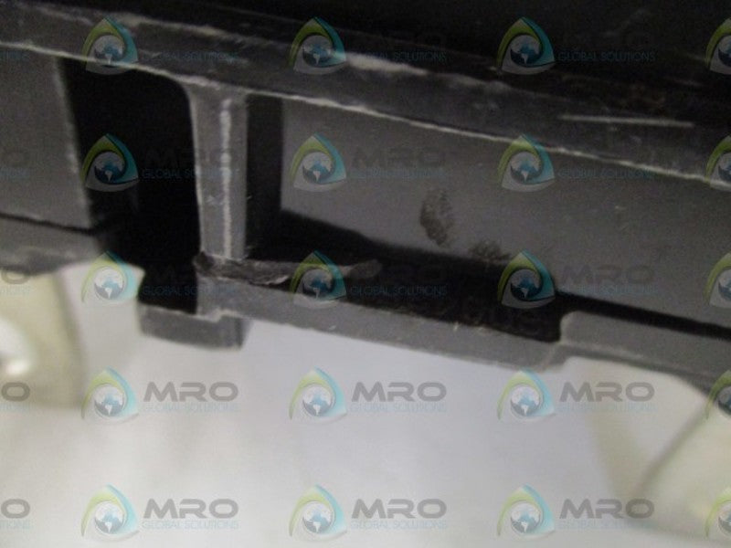 MURRAY M12100 CIRCUIT BREAKER 100A (CRACKED)  UNMP