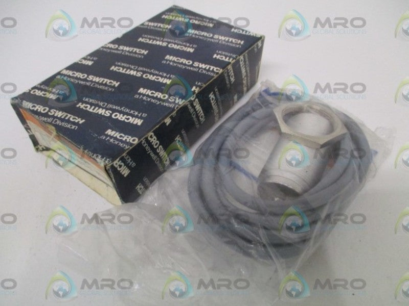 MICRO SWITCH 923AA4W-B7T-L PROXIMITY SENSOR NSMP