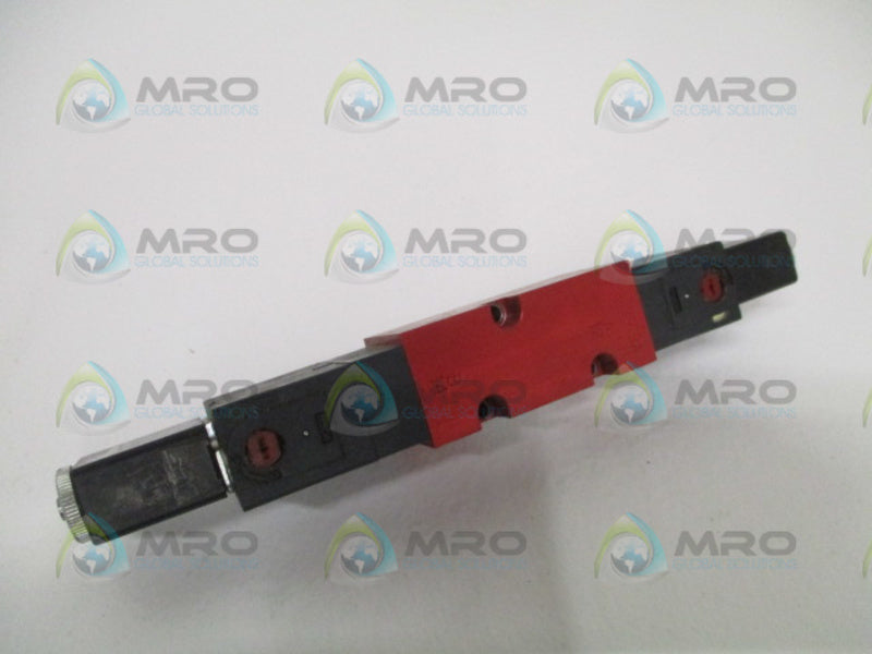 VERSA CGG-4332-027-P-D024 PNEUMATIC DIRECTIONAL VALVE UNMP