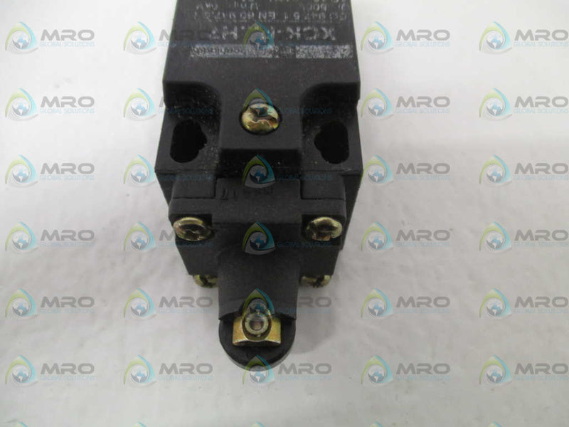 TELEMECANIQUE XCK-P102H7 ROLLER PLUNGER LIMIT SWITCH  UNMP