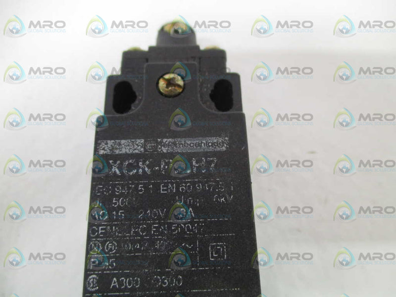 TELEMECANIQUE XCK-P102H7 ROLLER PLUNGER LIMIT SWITCH  UNMP
