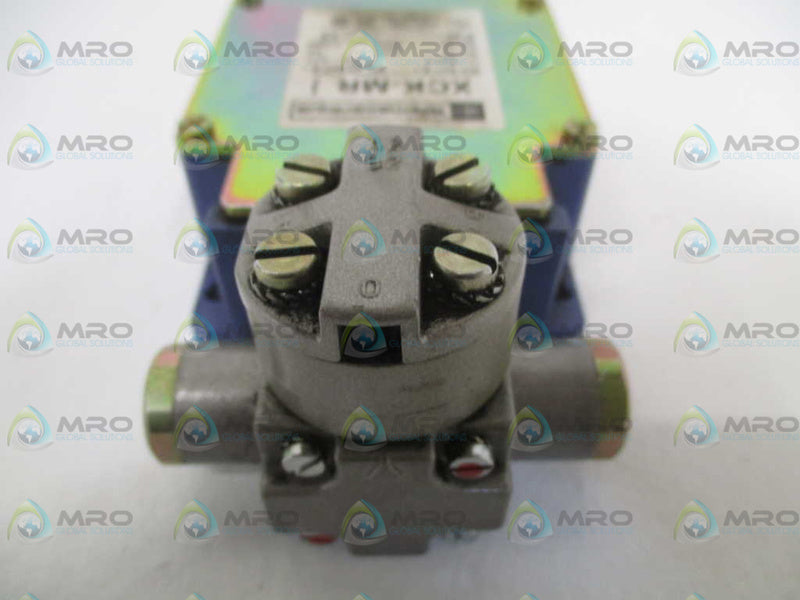 TELEMECANIQUE XCK-MR54D1 LIMIT SWITCH (MISSING ACCESSORIES)  NSNP