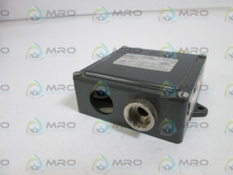 UNITED ELECTRIC HIGH TEMP RANGE CONTROLLER E13GX UNMP