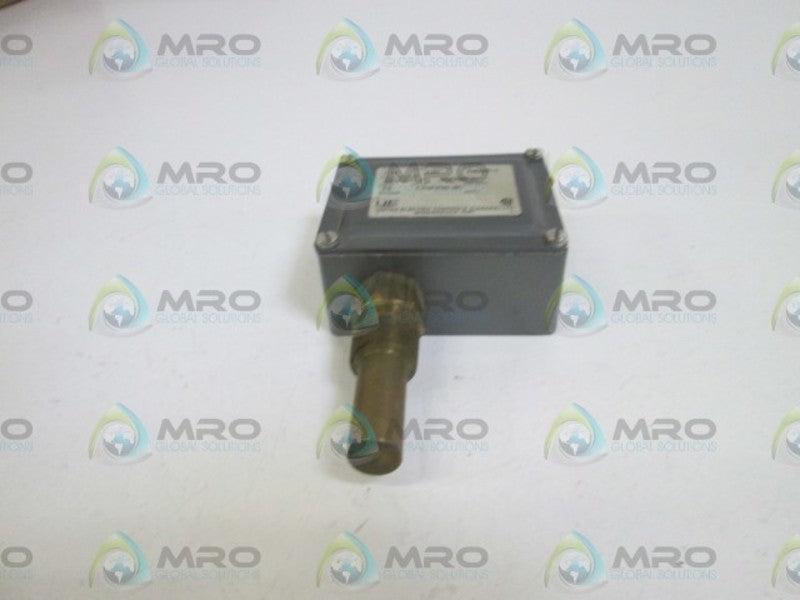 UNITED ELECTRIC TEMPERATURE CONTROLLER 200/425F  C7X-108 NSNP