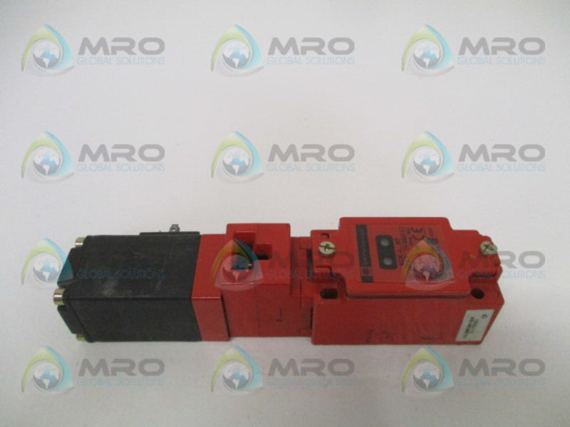 TELEMECANIQUE XCKJ5989B2 INTERLOCK SWITCH (MISSING ACCESSORIES)  NSNP