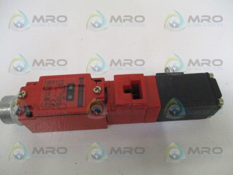 TELEMECANIQUE XCKJ5989B2 SAFETY INTERLOCK SWITHCH  UNMP