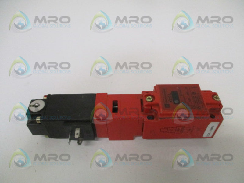 TELEMECANIQUE XCSL768F3 INTERLOCK SWITCH (MISSING ACCESSORIES)  NSNP
