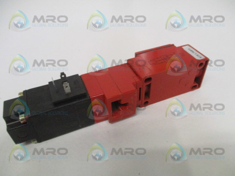 TELEMECANIQUE XCSL768F3 INTERLOCK SWITCH (MISSING ACCESSORIES)  NSNP