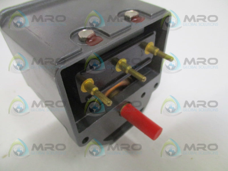 UNTIED ELECTRIC H60-9883 PRESSURE SWITCH 3-30 PSI 20-200 KPA NSMP