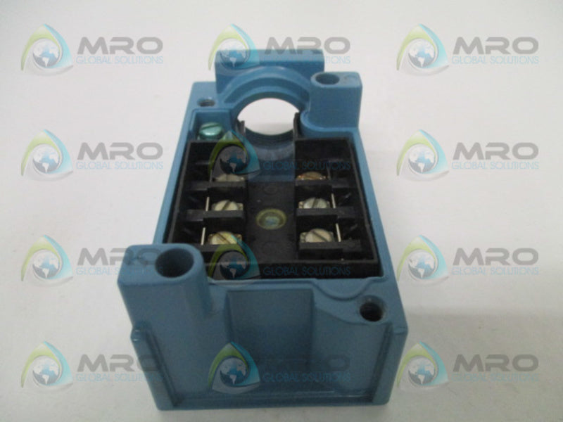 MICRO SWITCH LSZ4002 LIMIT SWITCH RECEPTACLE UNMP