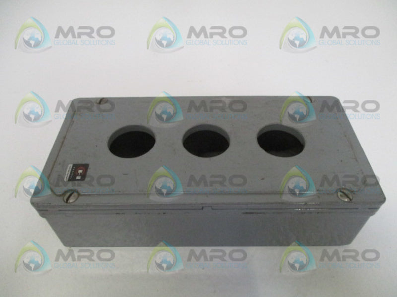 CUTLER HAMMER 10250TN3 3-HOLE PUSHBUTTON ENCLOSURE  UNMP
