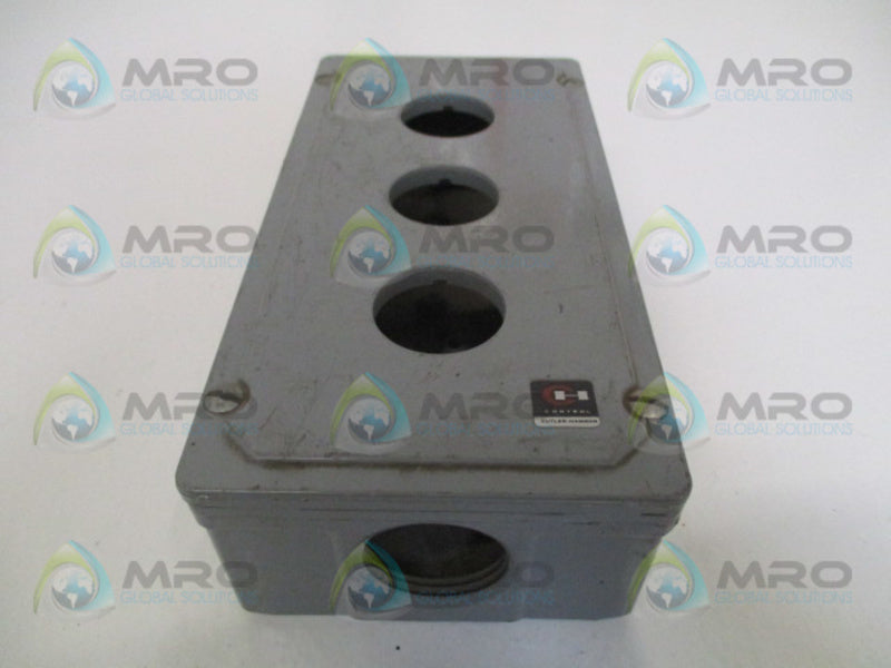 CUTLER HAMMER 10250TN3 3-HOLE PUSHBUTTON ENCLOSURE  UNMP