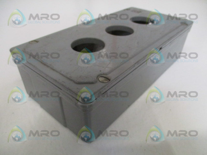 CUTLER HAMMER 10250TN3 3-HOLE PUSHBUTTON ENCLOSURE  UNMP