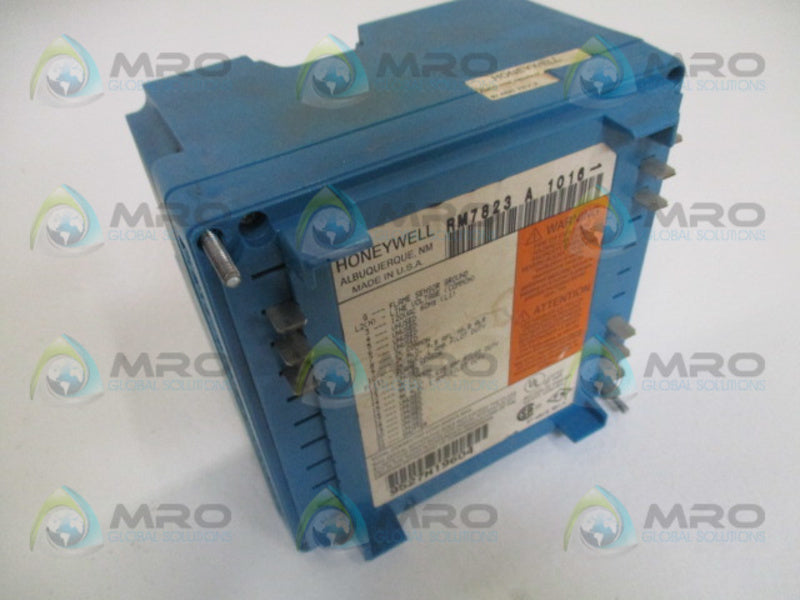 HONEYWELL RM7823A1016 TEMPERATURE BURN CONTROLLER (AS PICTURED) UNMP