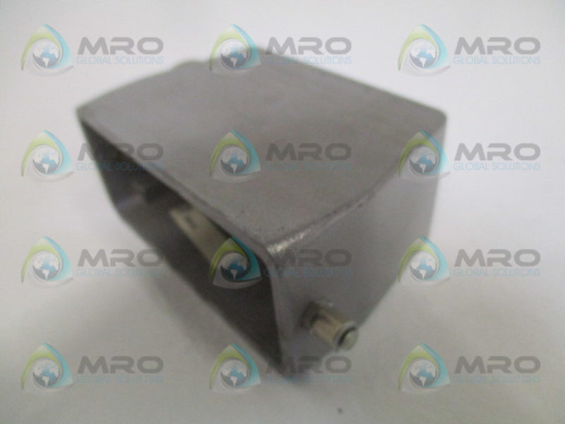 THOMAS & BETTS SH616 CONNECTOR HOOD UNMP