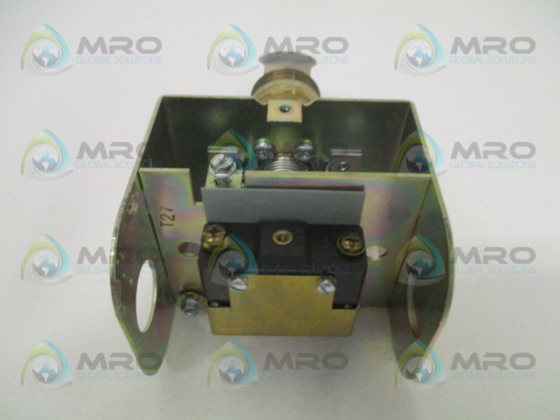 MCDONNELL & MILLER FS4-3 114400 FLOW SWITCH 1" (AS PICTURED) UNMP