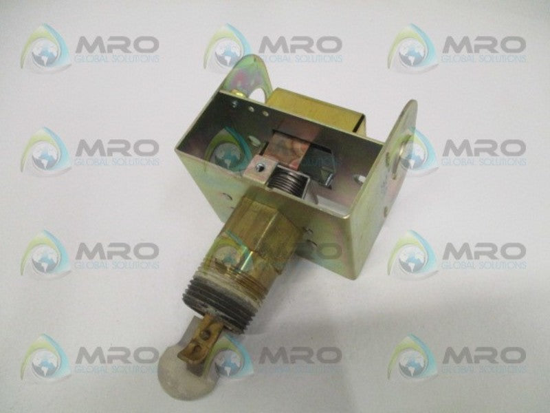 MCDONNELL & MILLER FS4-3 114400 FLOW SWITCH 1" (AS PICTURED) UNMP