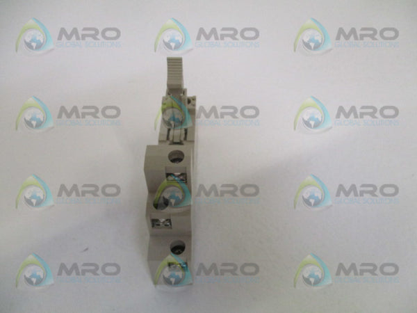 OMRON P2RF-05-E RELAY SOCKET UNMP