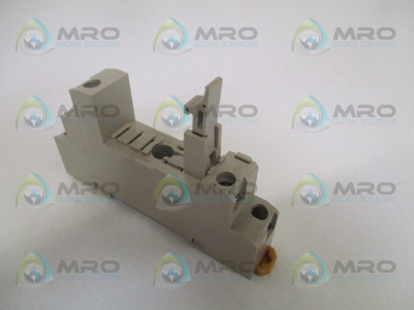 OMRON P2RF-05-E RELAY SOCKET UNMP
