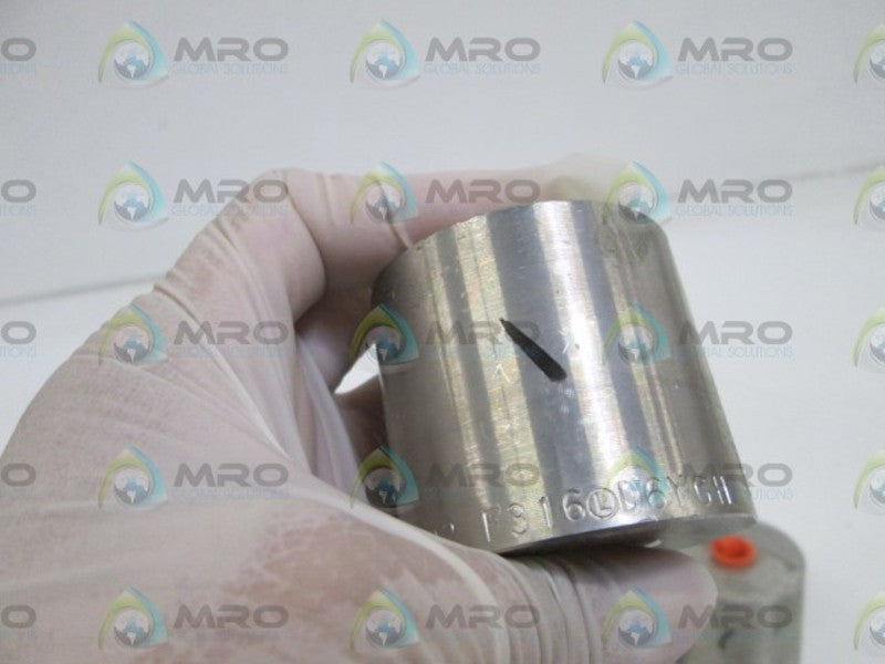 LOT OF 3 COUPLING 1-1/2" X 1/2" 6000# WOG A182F316D6YGH NSNP