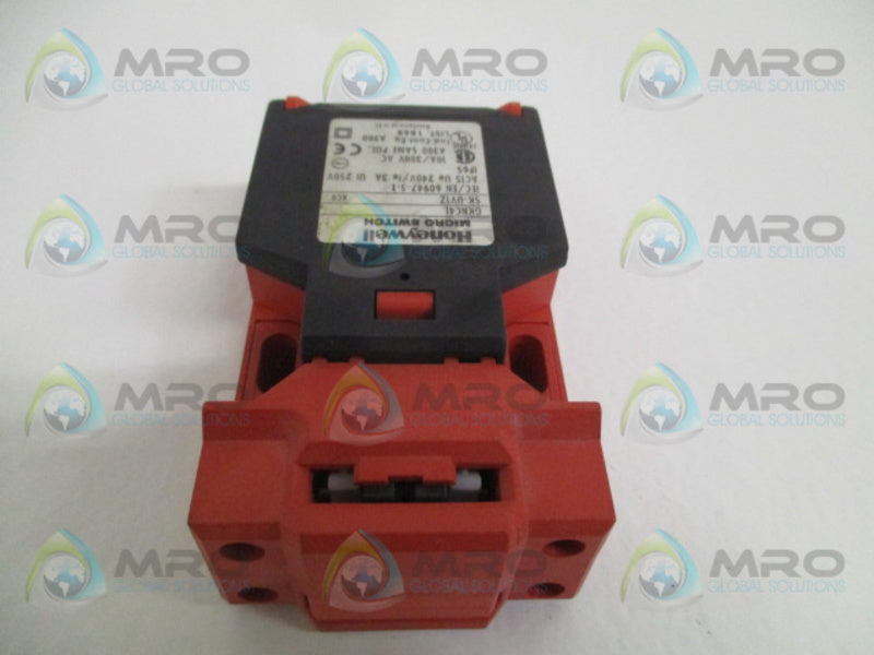 HONEYWELL GKNC4L SAFETY INTERLOCK SWITCH NSNP