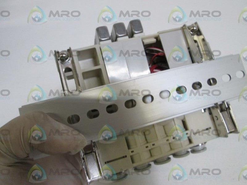 SMC MANIFOLD ASSEMBLY VV5Q21-03-DAJ00 UNMP