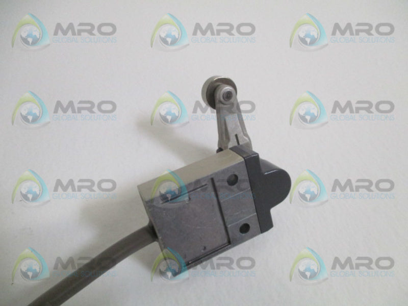 OMRON D4C-4424 LIMIT SWITCH UNMP