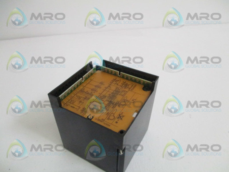 LANDIS & GYR LFL1.322 GAS BURNER PROGRAM CONTROLLER  UNMP