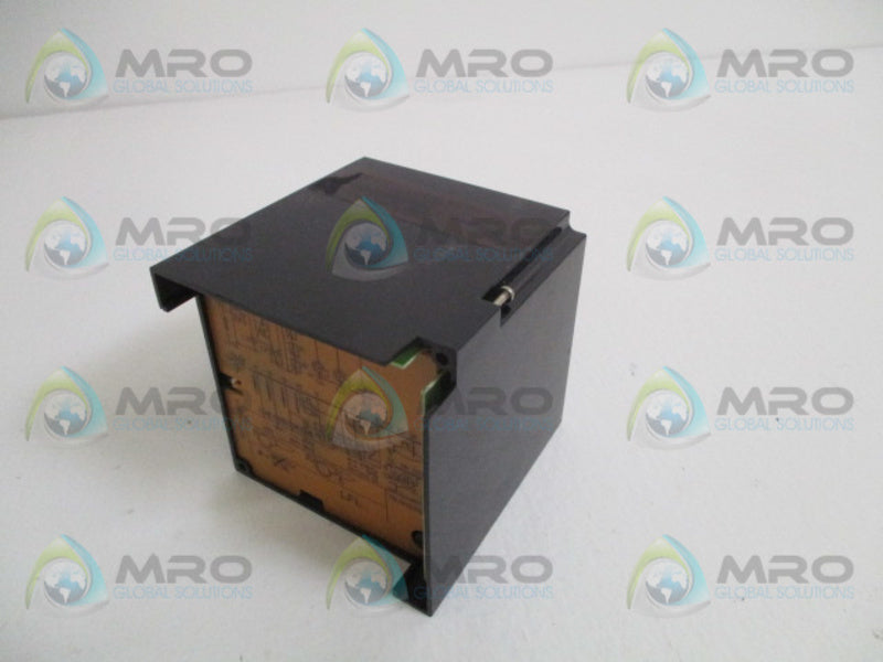 LANDIS & GYR LFL1.322 GAS BURNER PROGRAM CONTROLLER  UNMP