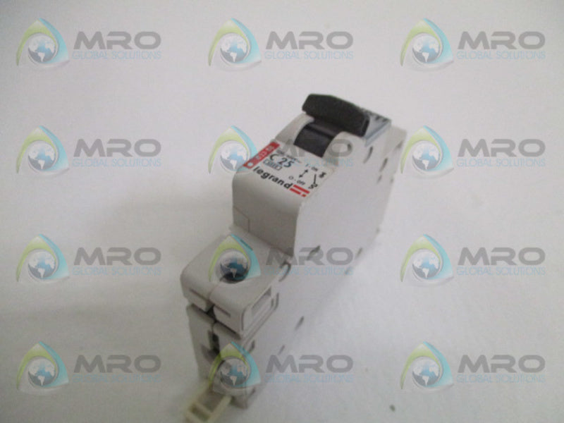 PASS & SEYMOUR LEGRAND 03388-C25 CIRCUIT BREAKER 25A UNMP