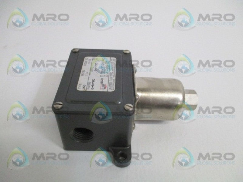 UNITED ELECTRIC J6D-136 9548 PRESSURE SWITCH 0-50 "WC NSNP