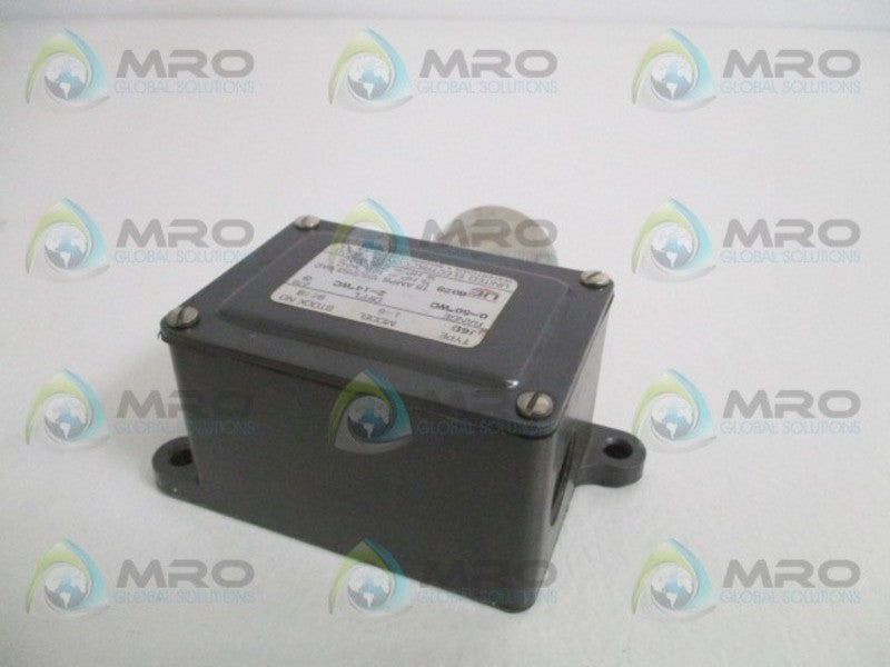 UNITED ELECTRIC J6D-136 9548 PRESSURE SWITCH 0-50 "WC NSNP