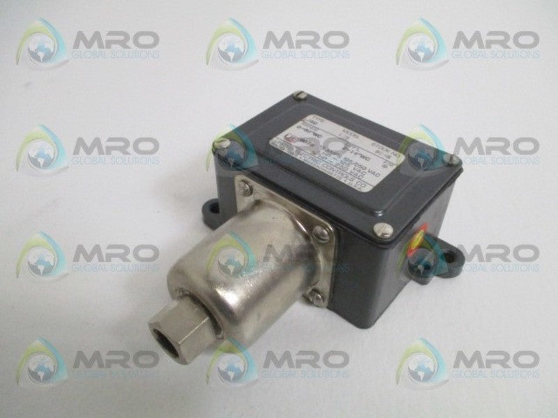 UNITED ELECTRIC J6D-136 9548 PRESSURE SWITCH 0-50 "WC NSNP