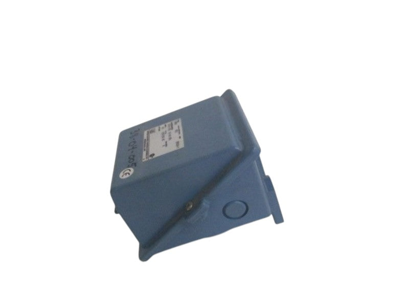 UNITED ELECTRIC J402-453 PRESSURE SWITCH 0-20 PSI 0-140 KPA UNMP