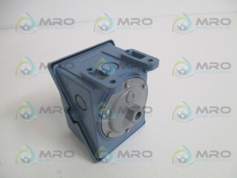 UNITED ELECTRIC J402-453 PRESSURE SWITCH 0-20 PSI 0-140 KPA UNMP