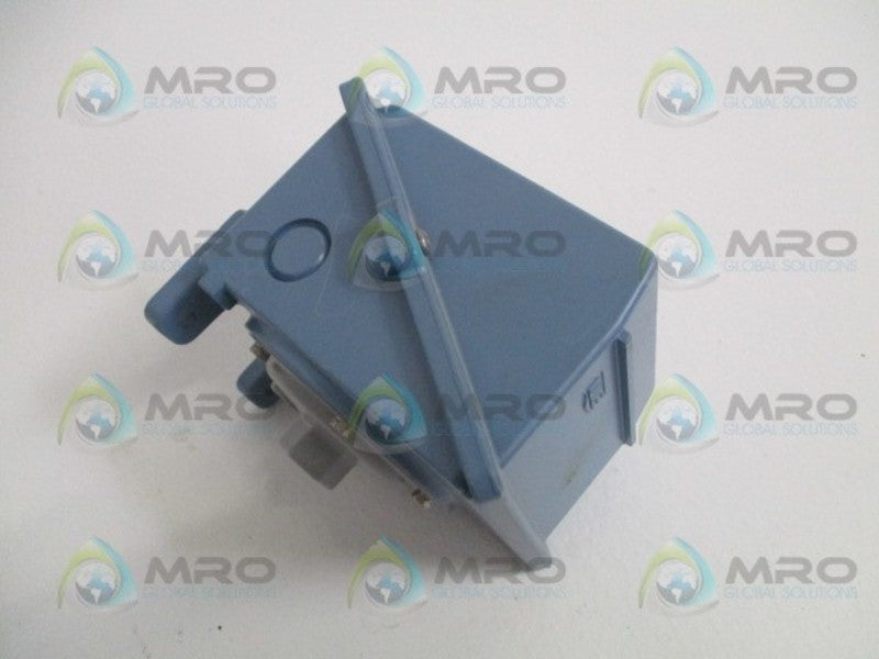 UNITED ELECTRIC J402-453 PRESSURE SWITCH 0-20 PSI 0-140 KPA UNMP