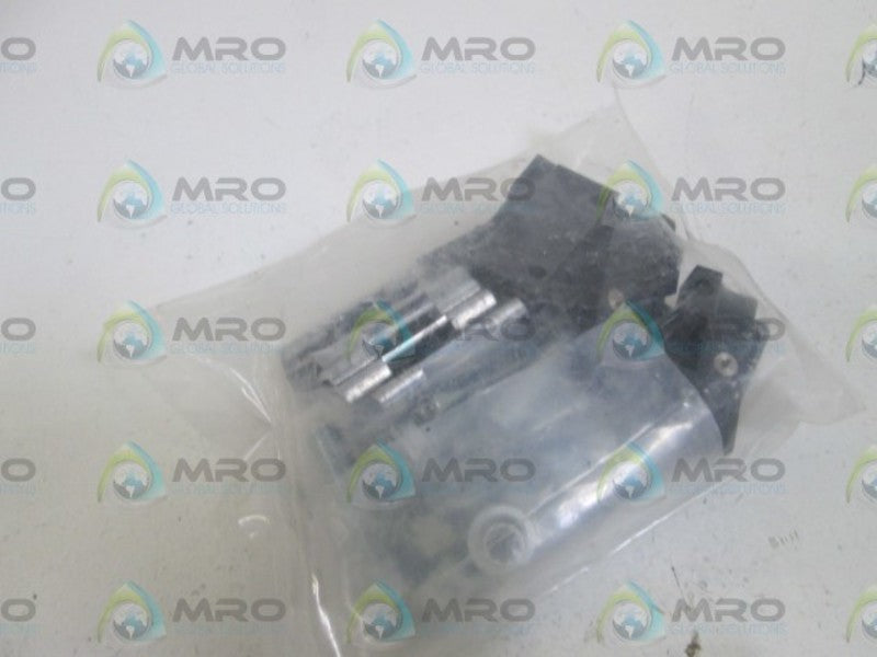 LOT OF 4 CONDUCTIX 21833 NSNP IN BAG