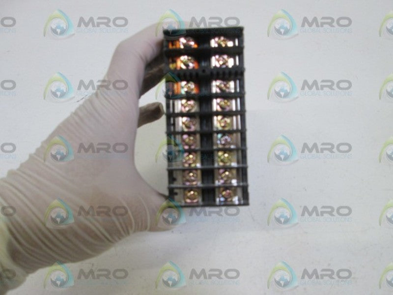 FUJI ELECTRIC TEMPERATURE CONTROLLER PXZ5-RBY1-4V UNMP