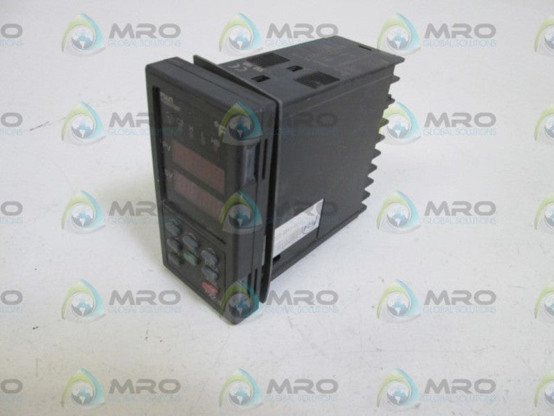 FUJI ELECTRIC TEMPERATURE CONTROLLER PXZ5-RBY1-4V UNMP
