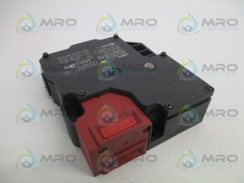 OMRON D4JL-4NFA-C5 GUARD LOCK SAFETY-DOOR SWITCH UNMP