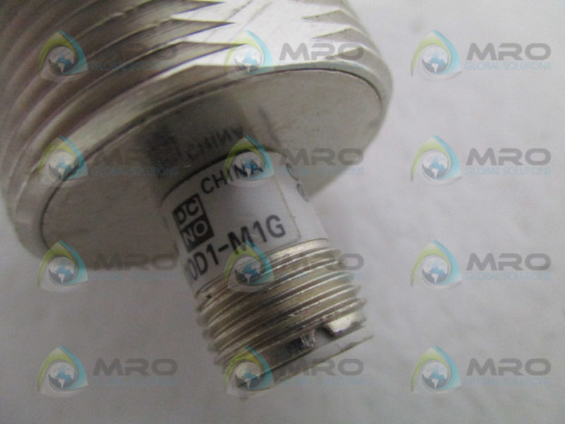 OMRON E2E-X10D1-M1G PROXIMITY SWITCH (MISING ACCESSORIES) NSNP