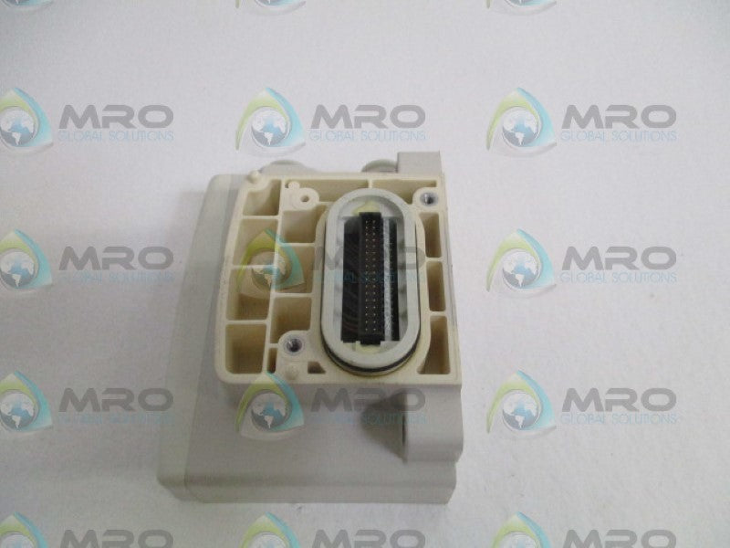 SMC VVQC2000-3A-1-C10 MANIFOLD END PLATE *NEW IN FACTORY BAG*