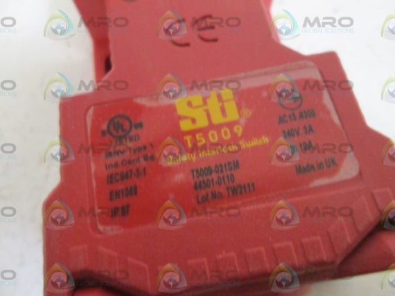 STI 44501-0110 T5009-021SM  SAFETY INTERLOCK SWITCH * NEW NO BOX *
